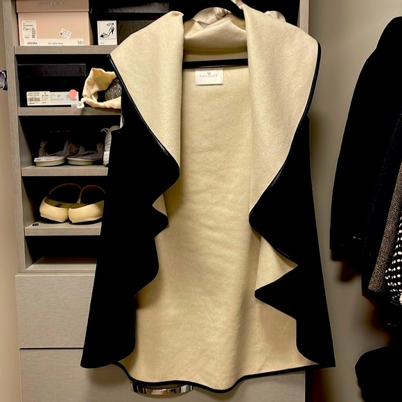 Maskit desert sleeveless cape. 70% wool, 30% cashmere. Leather trim. - Picture 1 of 3